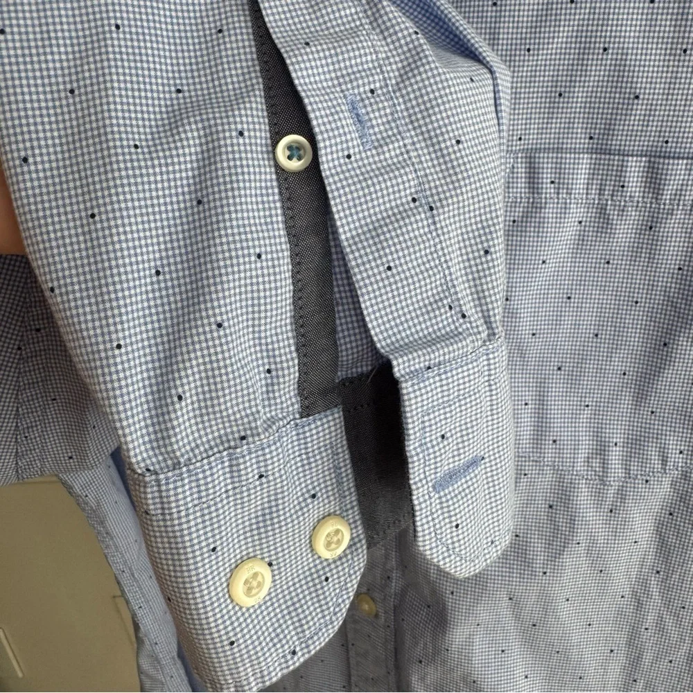Banana Republic Men's Light Blue Button-Down Shirt with Navy Blue Dots Size L